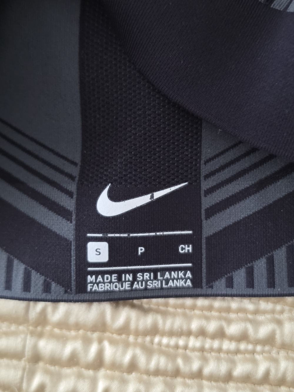Nike Fe/Nom Flyknit Black Gray Seamless Striped High-Support Sports Bra Small - Picture 3 of 7